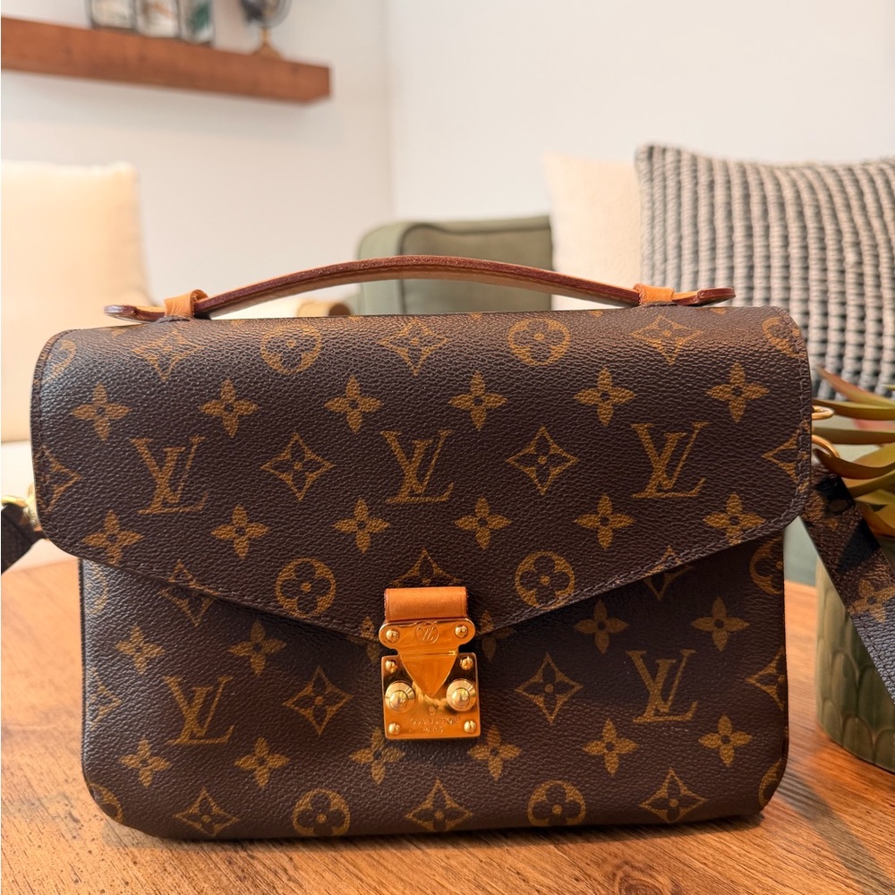 Louis Vuitton Brown Monogram Handbag - Picture 2 of 10
